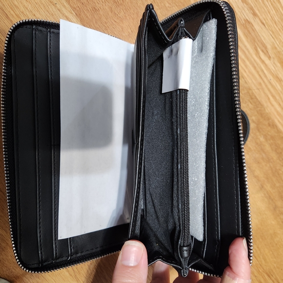 Steve Madden Black Wristlet Wallet - Picture 5 of 7